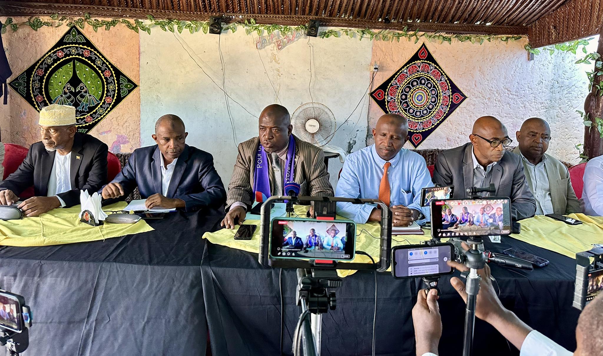 image Présidentielle 2024 : La disqualification d’Azali exigée par tous ses adversaires